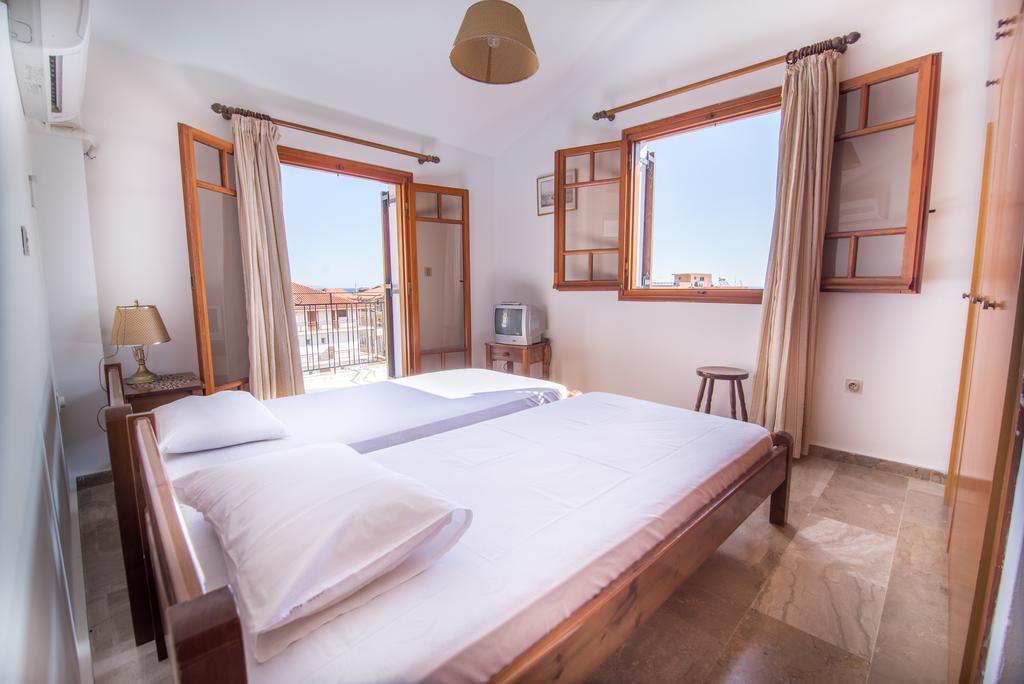 Maria Parameriti Apartments Poros  Exterior photo